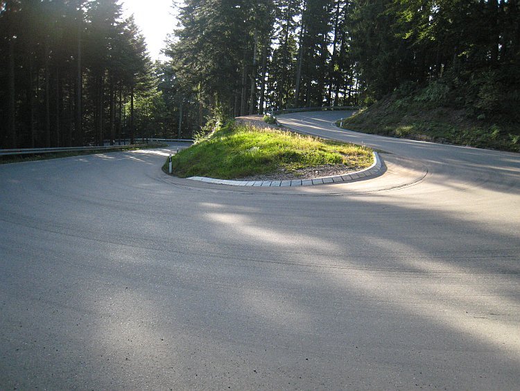Schwarzwald Kurven.jpg
