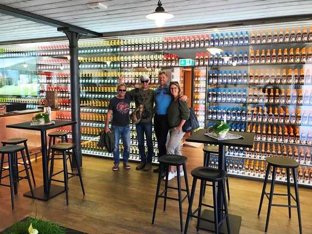 eine ganze Wand voller Bier.jpg